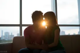 男人搞婚外情，为什么都喜欢找已婚的女人？3个男人说出实情图片