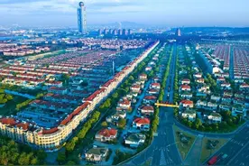 中国“第一富裕村”凉了？以前家家住别墅开豪车，如今负债难还清图片