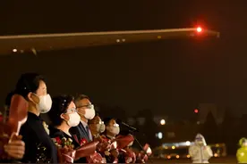强关中国总领馆28天后，首都机场这次接机，3个细节传递重要信号图片
