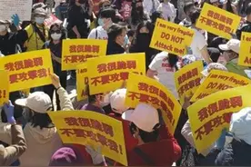 我很脆弱，不要攻击我！李小龙怒砸东亚病夫牌子，有人却还想挂上图片