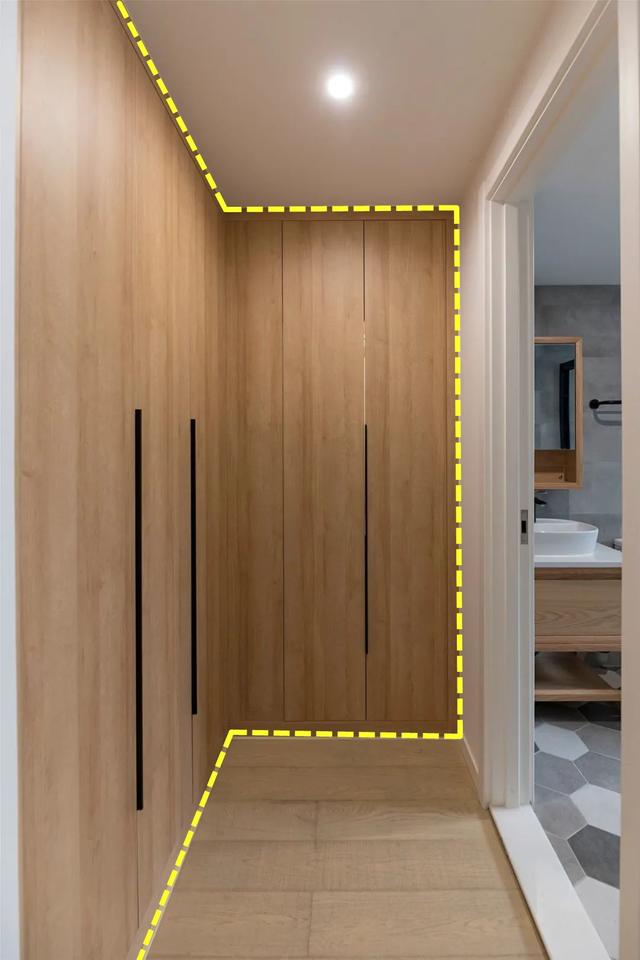 卧室转角装弧形柜,入住才知被坑了,换l型衣柜,转角就是衣帽间