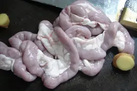 猪身上不可多得的“宝贝”，杀猪的总会偷偷留下，懂行的抢着吃图片
