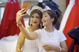 我在南疆丨传递幸福的婚礼化妆师图片
