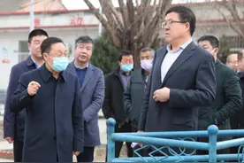 岚县：乔云在东村镇康井洼村督导调研脱贫攻坚工作图片