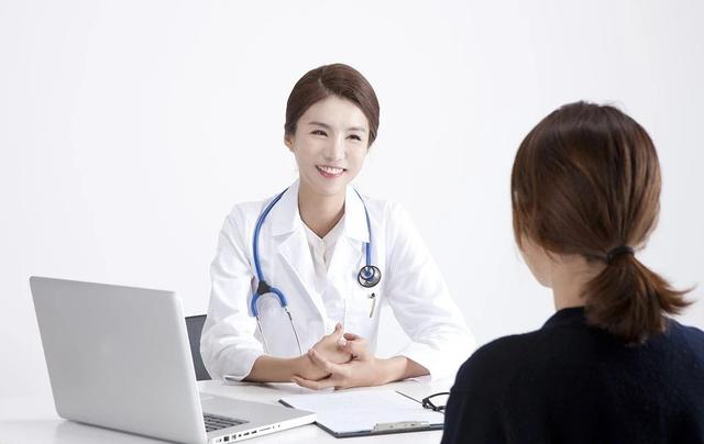 乳房突然摸到了好几个硬块，这可怎么办？
