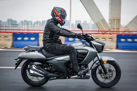 济南铃木酷道155，披巡航车外衣的街车，功率10.4kw，近1.5万图片