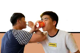 我人生中第一次喝醉，是在高考后的散伙饭上图片