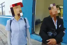 机车男孩请注意，骑摩托戴头盔并不意味着可以做这事……图片