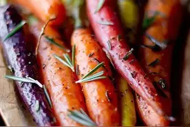 美食利器迷迭香，掐根小枝能长两米高，养护秘技特简单图片