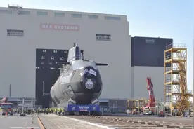 造价25亿美元的英国最新核潜艇下水，带39000块消声瓦，一共造7艘图片