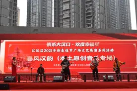 地道武汉味，江汉路上一同闹元宵图片
