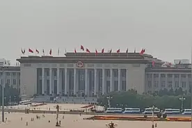 两会每日观察丨展现一个团结、坚韧、朝气蓬勃的中国图片