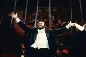 1986年，世界第一大男高音帕瓦罗蒂来到北京图片