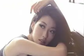 曲婉婷再次发文引网友众怒，“正义”的背后是贪污3.5亿巨款？图片