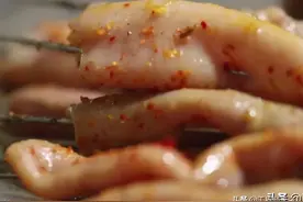 烟台大风过后海肠遍布沙滩，本来百元一斤吃不起，终于吃海肠自由图片