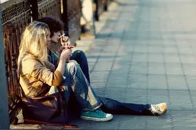 如果我没记错，我们之间从不是情侣关系，不管再亲密也只是朋友图片