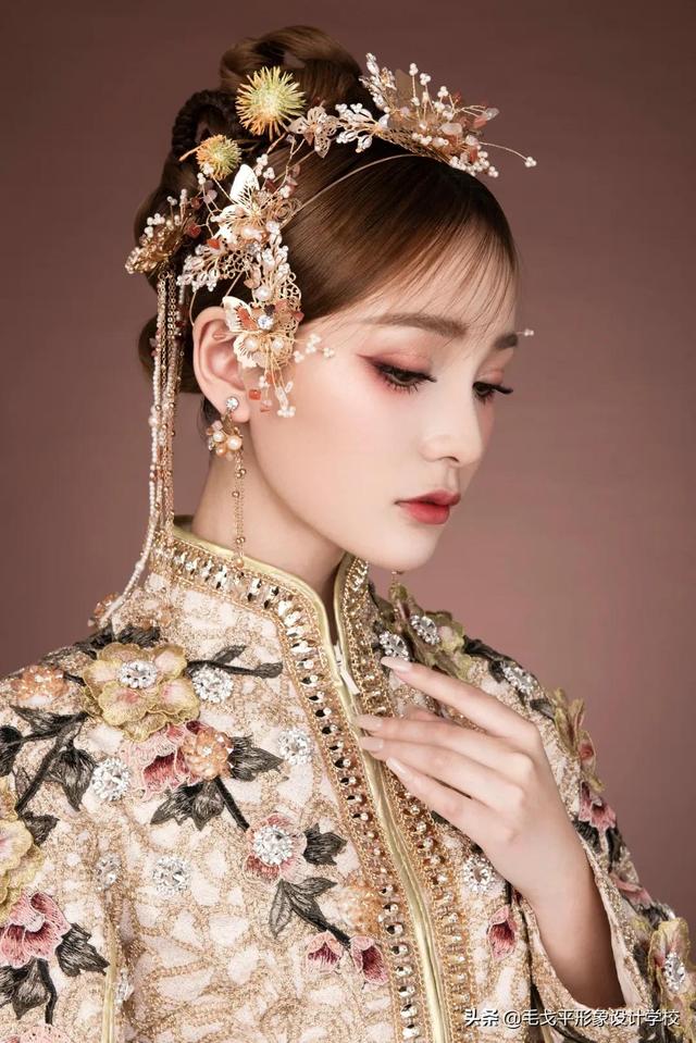 中式新娘发型特点理论分析,绝美中国风 | 中式新娘发型这样做,精致又