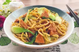 街头风味炒面，根根分明不粘锅，在家也能做，孩子都不挑食了图片