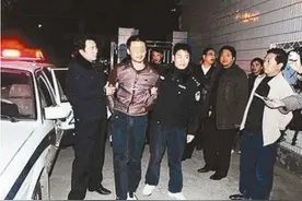 他是“悍匪”张子强小弟，在老家建6栋别墅，儿子生日送300万奔驰图片