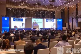 人老了为啥会驼背？脊椎专家：50岁后注意这一点，让你腰倍儿直！图片