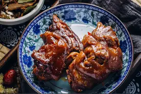 猪是后腿肉好，还是前腿肉好，教你正确的方法，不要乱买了图片
