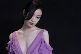 2020必不可少的紫色系穿搭，这样穿显白又高级图片