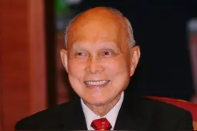 霍英东葬礼：警车开道，李嘉诚送行，何鸿燊不顾80岁高龄坚持扶灵图片
