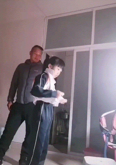 孩子早起拖拉磨蹭，父母动气不如动心，让孩子利索起来其实很简单图片