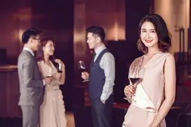 女人到中年，远离“同学聚会”图片