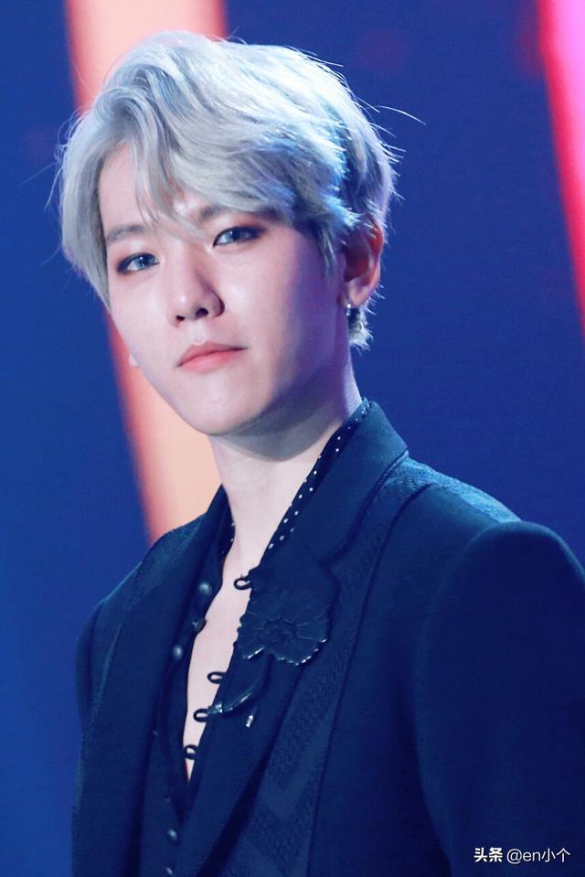 exo远离我攻略(EXO边伯贤在家门口遇到私生关注作品)