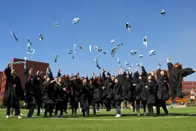 一进校就有优先“择偶权”？让人羡慕的4类大学生，你属于哪类？图片