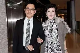 谢霆锋妈妈70岁了还很潮，穿豹纹裙大气优雅，一眼看出是不是阔太图片