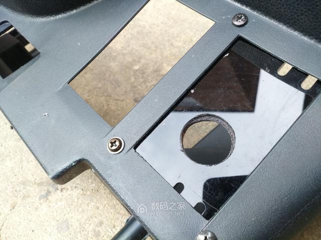 福特嘉年华给后座DIY加装点烟器及USB QC3.0充电接口