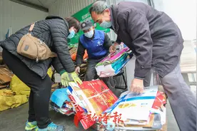 济南出现​“网约收废品小哥”：每月底薪4500，有90后辞职加入图片