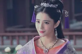 李心艾发福明显，双下巴大肚腩藏都藏不住，她能瘦回“李长乐”吗图片