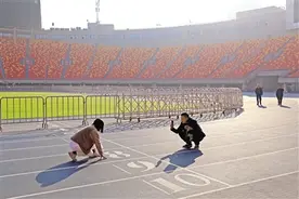 7:00-9:30、15:00-17:30 省体育场免费对市民开放图片