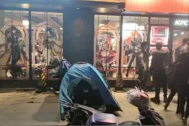 原神肯德基活动：通宵排队只为徽章，却因太火爆取消，老外看酸了图片