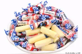 吃了几十年大白兔，它里面的那层“薄纸”有啥用？原来以前想错了图片