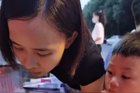 宜春市社会禁毒协会“摆摊设点”刮起六月禁毒宣传风暴图片