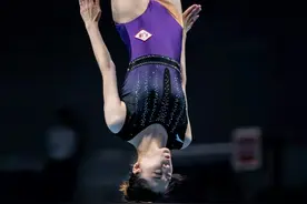 蹦床项目结束预赛角逐 名将董栋为十四运会点赞图片