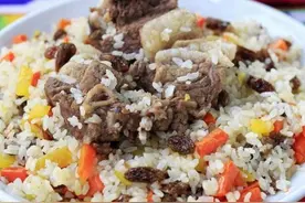 葡萄干不仅仅是零食，用它来做新疆手抓饭也是一绝，馋吗？图片