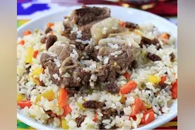 葡萄干不仅仅是零食，用它来做新疆手抓饭也是一绝，馋吗？图片