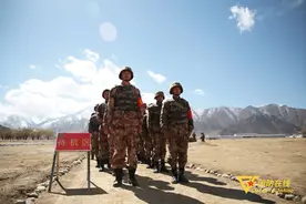 手榴弹实投！带你感受雪域高原版的“刺激战场”图片