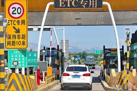高速公路免费期间，交警提醒：有ETC的车千万不能这么开图片