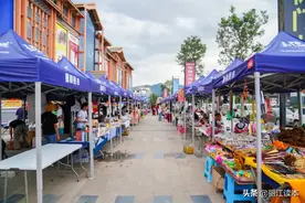 嘉和地摊开始分片规范化管理，固定商家每天收10元垃圾清运费图片