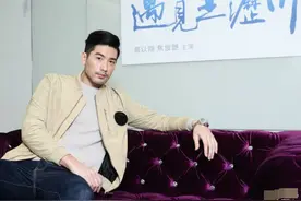 高以翔去世一周年，63岁音乐人替娇妻拜祭偶像，在墓前意外身亡图片