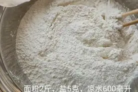 在家自制麻辣面筋串，健康卫士麻辣可口，小孩都馋哭了图片