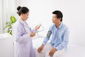中年人高血压，为何多是低压高？医生：注意这6点，或许不用吃药图片