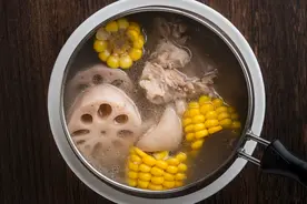 莲藕总是炖不烂？原来是买错了，老师傅教你2招，莲藕粉糯又清香图片