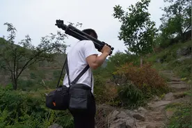 “90后”小伙为家乡拍视频带货，一年卖7万斤农产品，吸引上万名游客到当地打卡图片